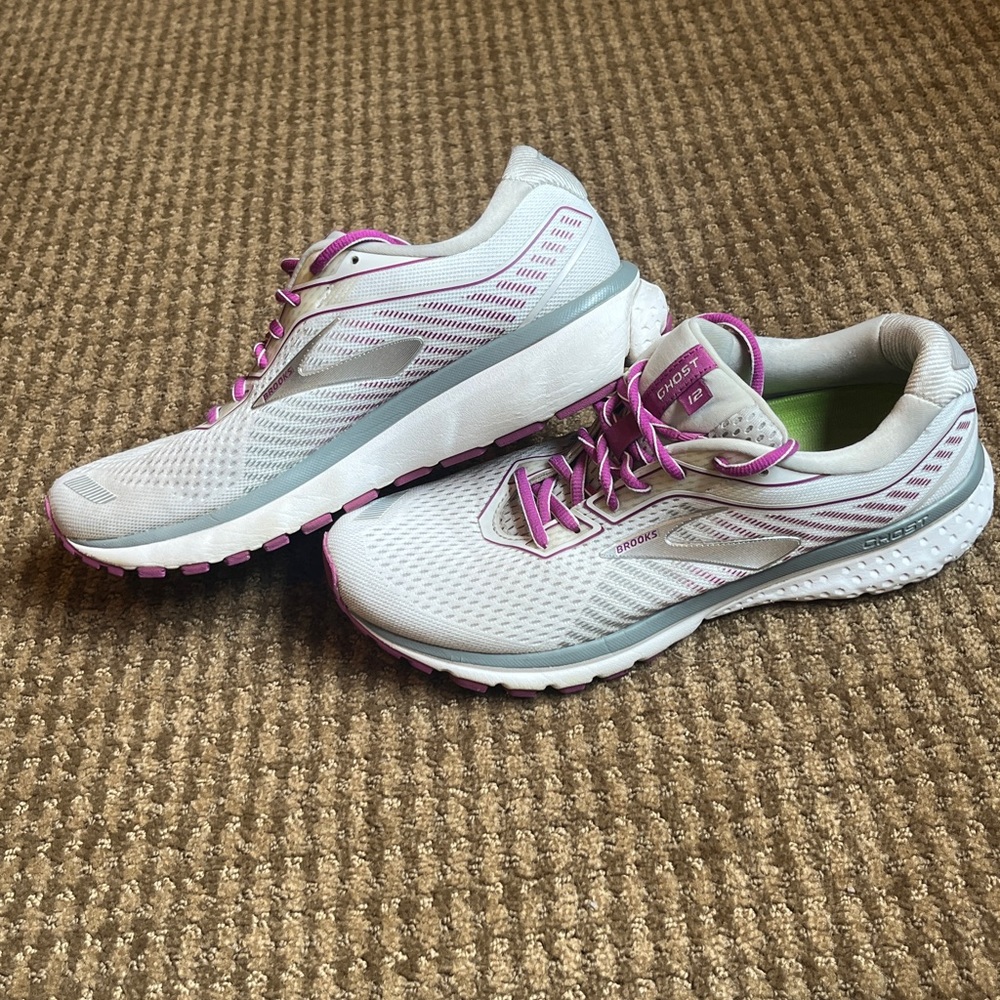 🩷Brooks Ghost 12 running shoes lightweight, breathable lace up size 10 EUC🩷
